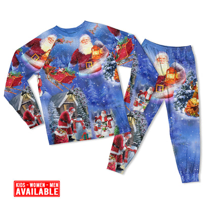 Women / S Christmas Merry Xmas Santa Claus Is Coming To Town - Pajamas Long Sleeve - Owls Matrix LTD