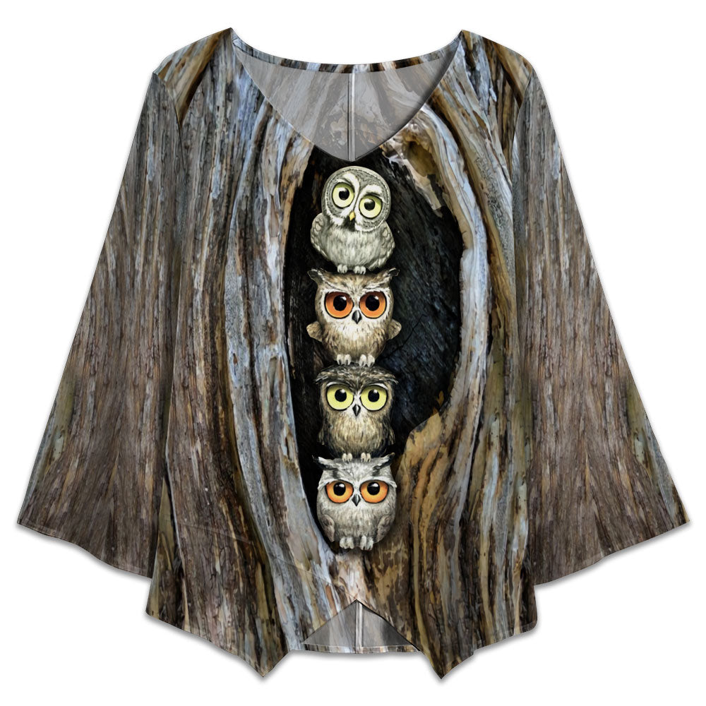 S Owl Old Wood Art Style - V-neck T-shirt - Owls Matrix LTD