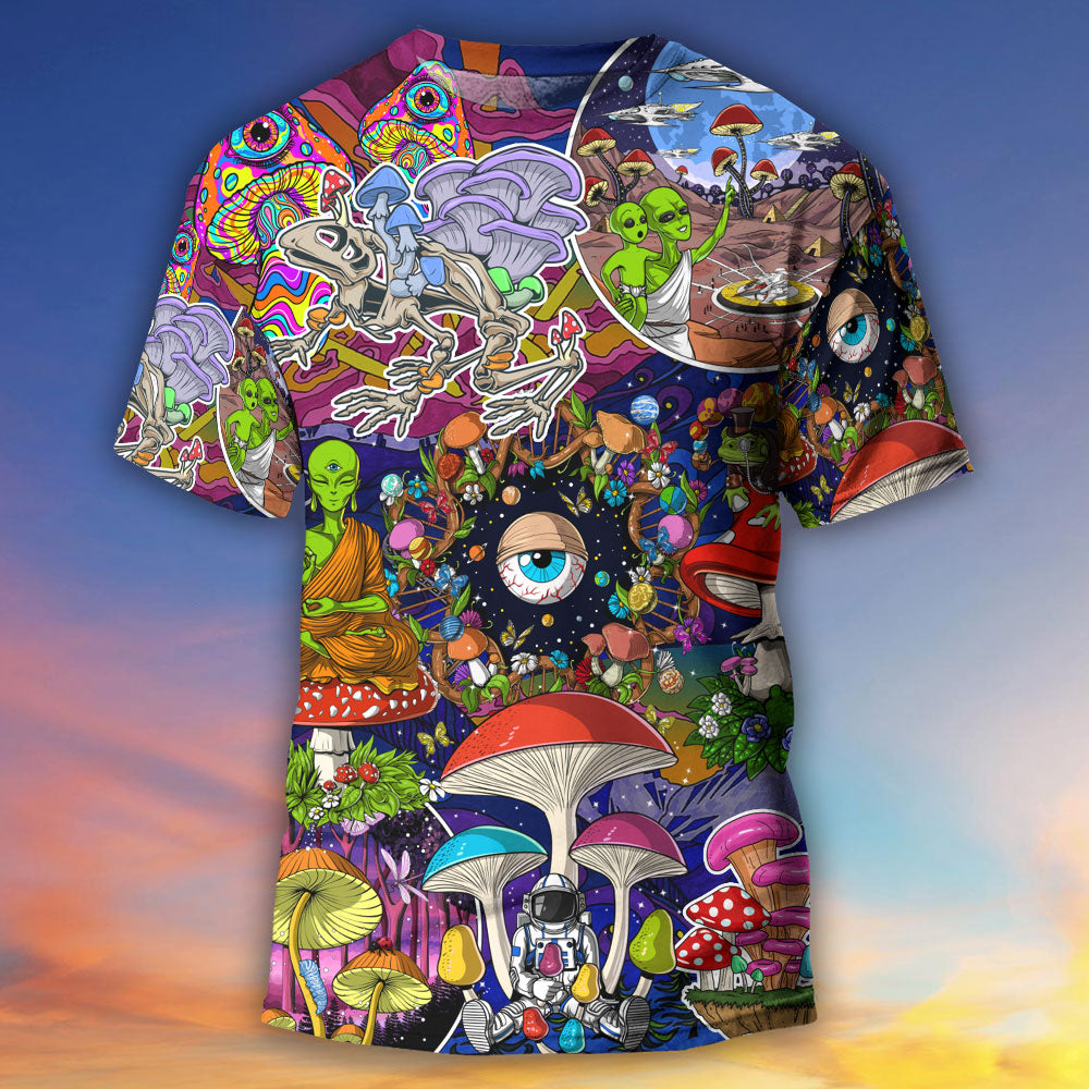 Hippie Mushroom Aliens Stay Hippie Colorful Art - Round Neck T-shirt - Owls Matrix LTD