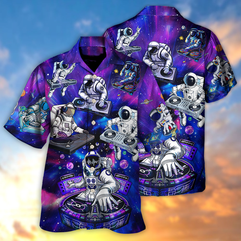 DJ Astronaut Live On Stage Galaxy - Hawaiian Shirt - Owls Matrix LTD